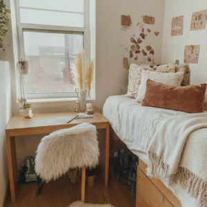 10 Pretty Dorm Room Ideas - DIYCozy: Nails, Decor, DIY, Gardening, Holidays